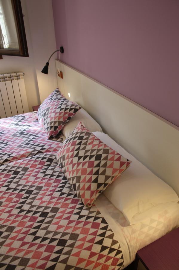Hostal La Ribera Del Jucar Куенка Екстериор снимка